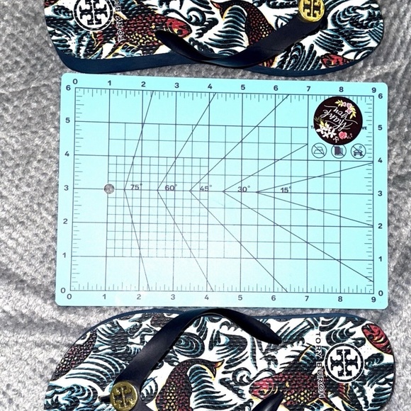Tory Burch Multicolor Fish Pattern Flip Flops unknown size - Picture 8 of 12